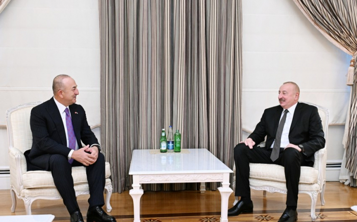  Le président Ilham Aliyev a reçu Mevlüt Cavusoglu 