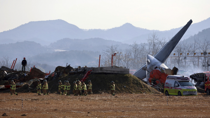   Se presumen muertos todos los ocupantes del avión siniestrado en Corea del Sur, salvo 2 rescatados  