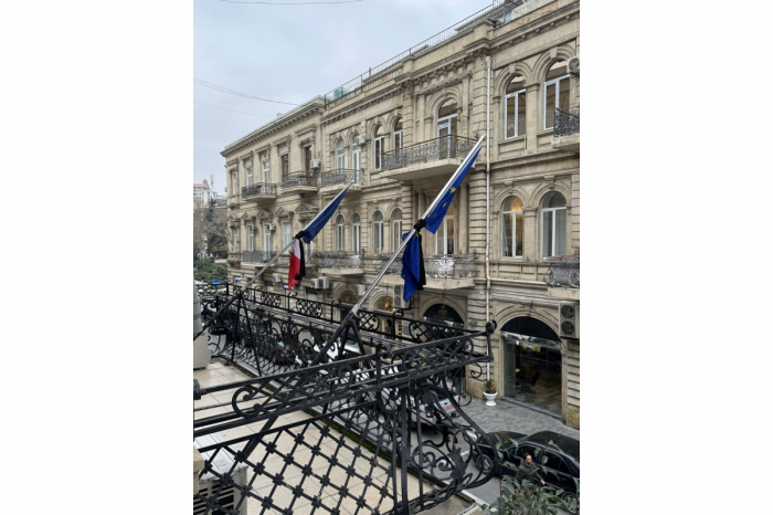   Azerbaïdjan/Jour de deuil :  les drapeaux mis en berne à l’ambassade de France à Bakou 