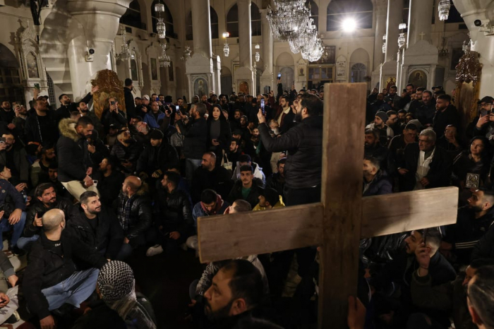  Hundreds protest in Syria after Christmas tree set alight