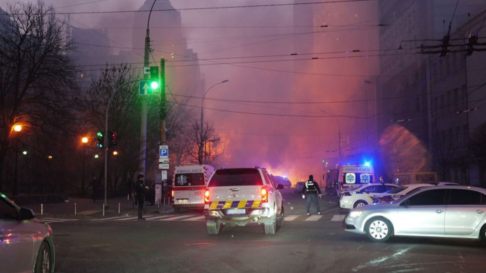 Ukraine: un mort et neuf blessés dans une frappe de missiles russes sur Kiev