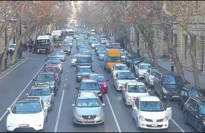 Bakının bəzi yollarında sıxlıq yaranıb    - SİYAHI     
  
