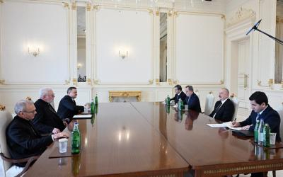  Ilham Aliyev recibió al Secretario de la Santa Sede para las Relaciones con los Estados y las Organizaciones Internacionales 