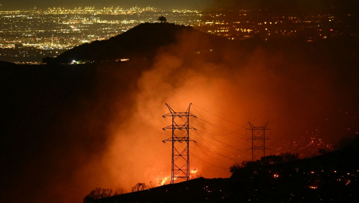 Les incendies à Los Angeles ont fait désormais 16 morts, et continuent de s’étendre