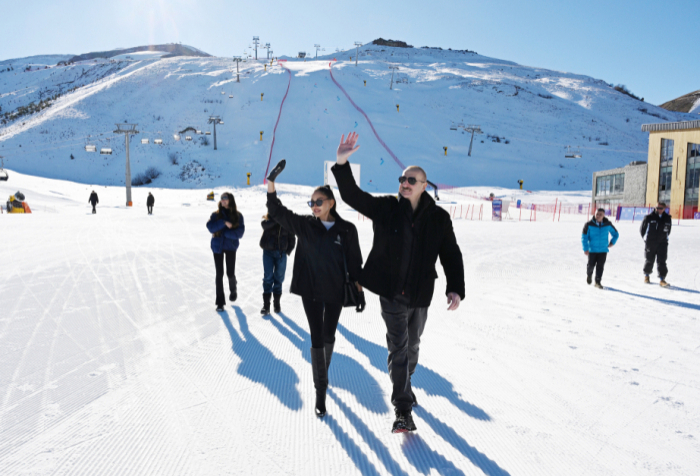   Le président Ilham Aliyev et les membres de sa famille visitent le complexe touristique de Chahdagh -   Photos    