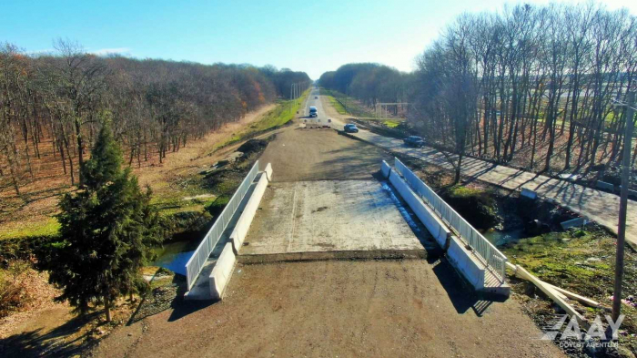   In Aserbaidschan wurde der Baufortschritt mehrerer Brücken auf der Autobahn Alat-Astara bekannt gegeben  