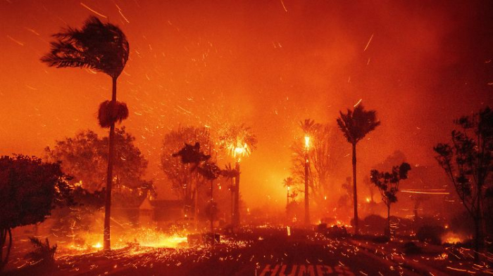   Viertes Feuer lodert - Zehntausende fliehen aus Los Angeles  