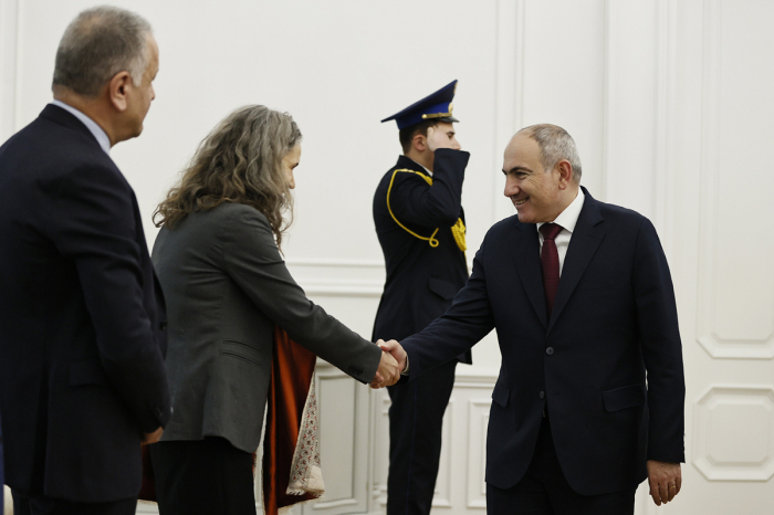   Vertreter Armeniens und der EU diskutierten über Friedensgespräche zwischen Baku und Eriwan  