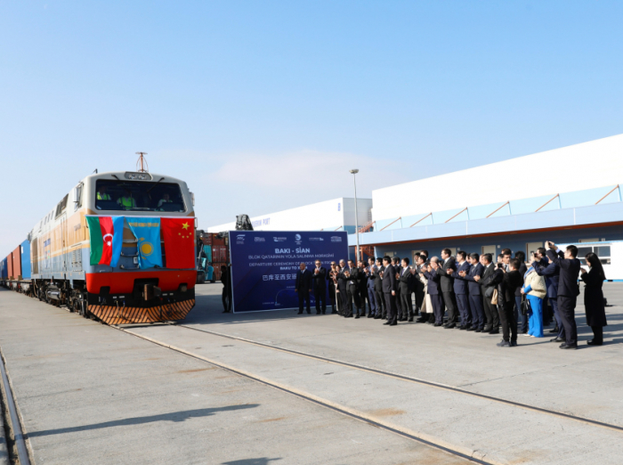  El año pasado se enviaron más de 350 trenes de bloques por la ruta China-Asia Central-Azerbaiyán 