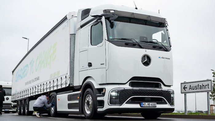   Daimler Truck bekommt Mega-Auftrag von Amazon  