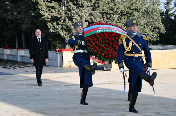  Ilham Aliyev conmemora a los mártires del 20 de Enero 