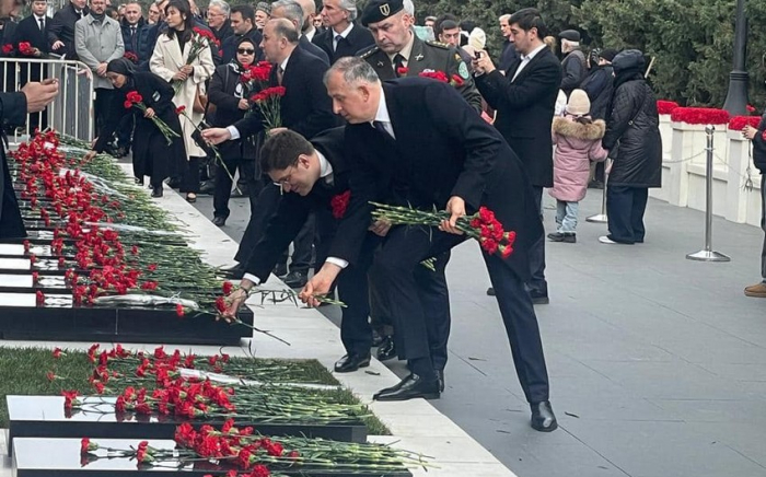  Georgischer Botschafter in Baku besucht die Allee der Märtyrer 