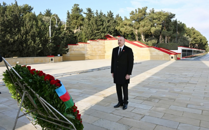   Präsident Ilham Aliyev gedenkt der Märtyrer vom 20. Januar   - FOTOS    