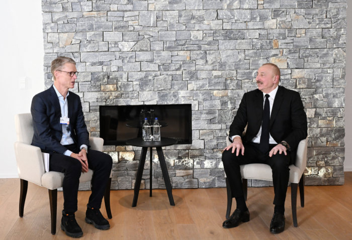 Ilham Aliyev s’entretient avec le directeur général du groupe Carlsberg, Jacob Aarup-Andersen