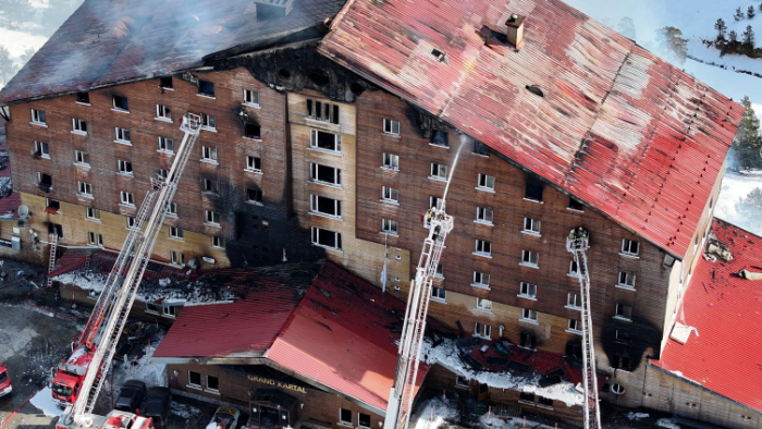    Türkiyədə hotel yanğınında ölənlərin sayı 76 nəfərə çatıb  
   