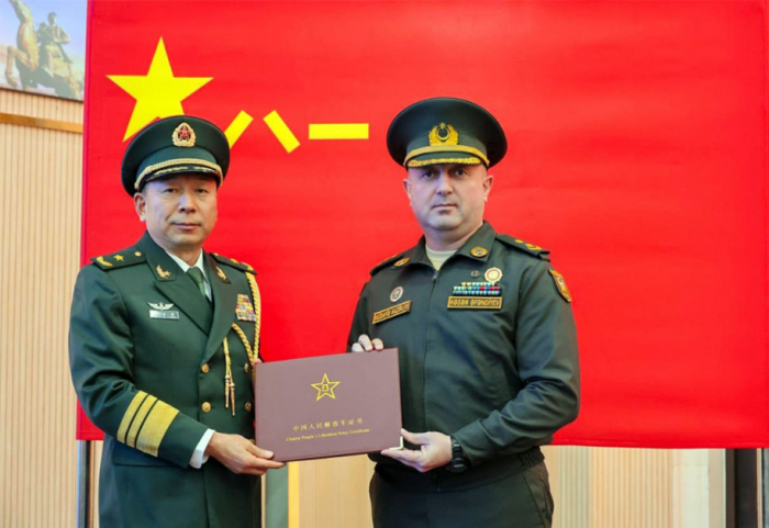   Soldat der aserbaidschanischen Armee schloss die Kommandohochschule der chinesischen Armee mit Auszeichnung ab  