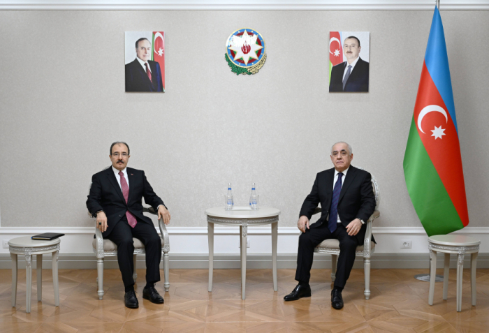 Azerbaijani PM meets with outgoing Turkish ambassador