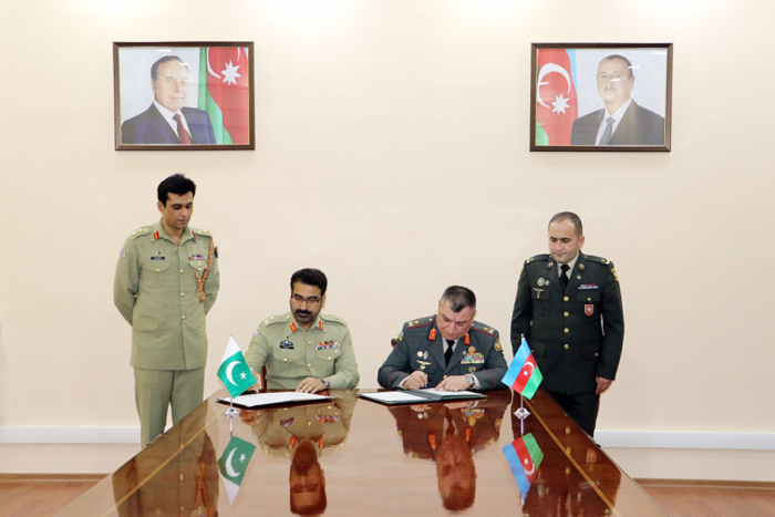 Deputy Commander of Azerbaijan Land Forces meets with Pakistani delegation 