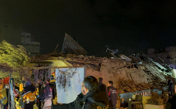 At least 5 people get trapped after building collapses in central Türkiye