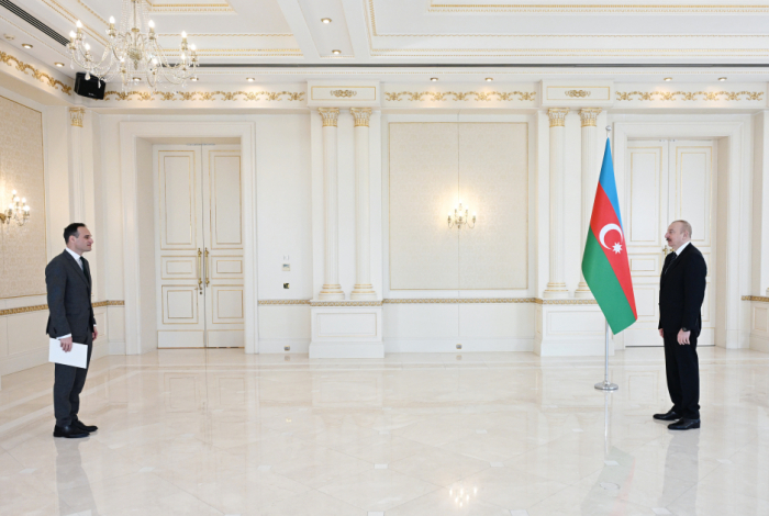  El Presidente Ilham Aliyev recibió las credenciales del recién nombrado Embajador de Eslovenia 