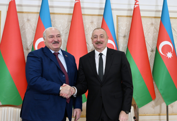   Präsident Ilham Aliyev gratuliert Lukaschenko  