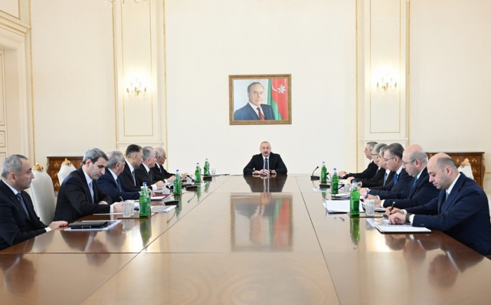  Es fand eine Sitzung zu Transportfragen statt, Präsident Ilham Aliyev hielt eine Rede - FOTOS