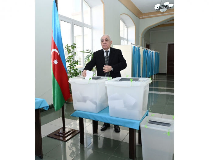 Azerbaijani PM casts ballot in municipal election