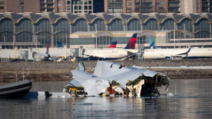  Black boxes found as officials examine staffing shortage in DC plane crash 