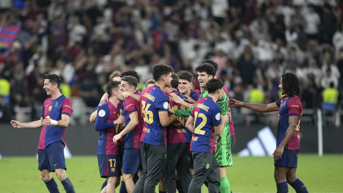   El F.C. Barcelona destroza al Real Madrid y se lleva la Supercopa de España  