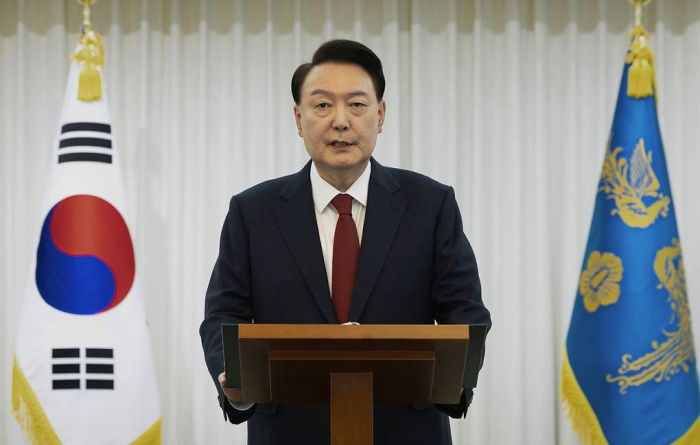 South Korean police receive right to arrest president