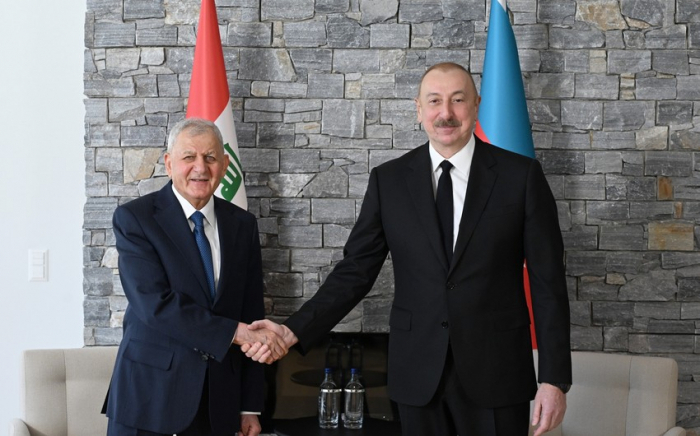  Ilham Aliyev se reunió con el presidente iraquí en Davos 