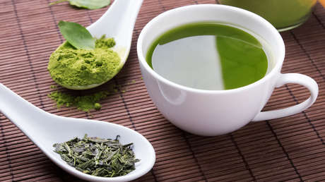 Descubren qué impacto tiene el té verde en el cerebro de adultos mayores