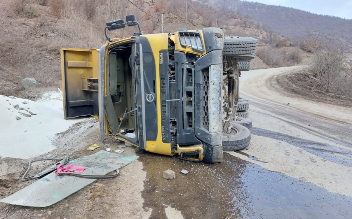    Qubadlıda yük maşını aşıb, xəsarət alan var   