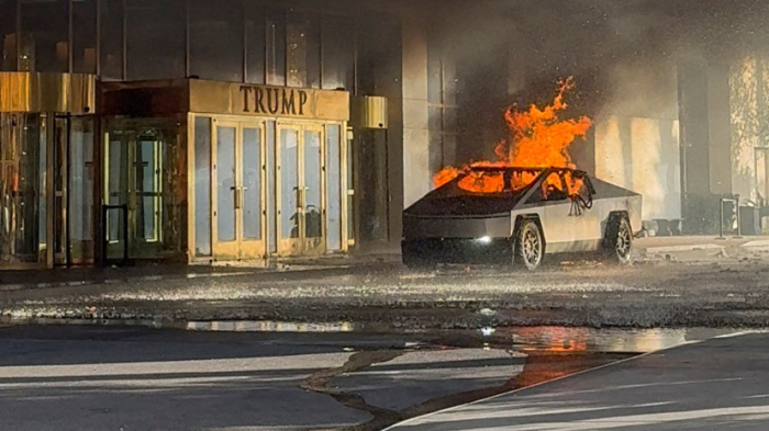   États-Unis : un Tesla Cybertruck explose devant un hôtel Trump à Las Vegas, un mort et sept blessés  