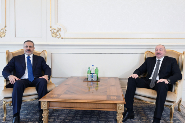   Presidente Ilham Aliyev recibe al ministro de Asuntos Exteriores de Türkiye  