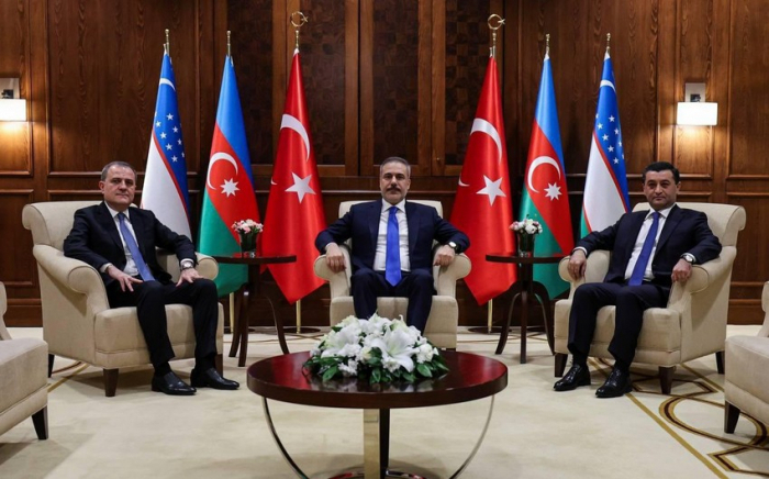  Los ministros de Asuntos Exteriores de Azerbaiyán, Türkiye y Uzbekistán se reunieron 