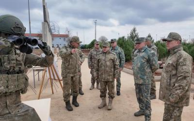 Comandantes de las fuerzas terrestres de Türkiye y Azerbaiyán visitaron la frontera con Siria