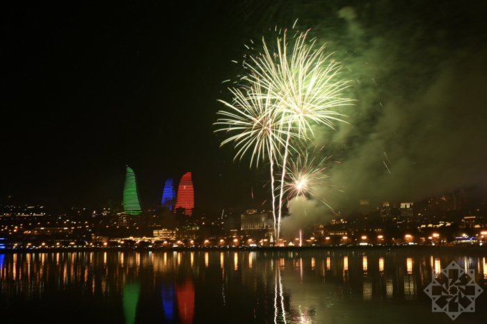 Azerbaijan welcomes New Year with spectacular Victory fireworks display