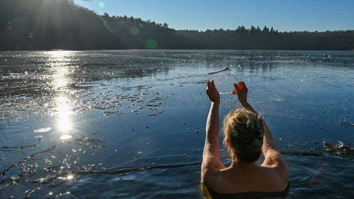   Was kaltes Wasser für die Gesundheit bringt  