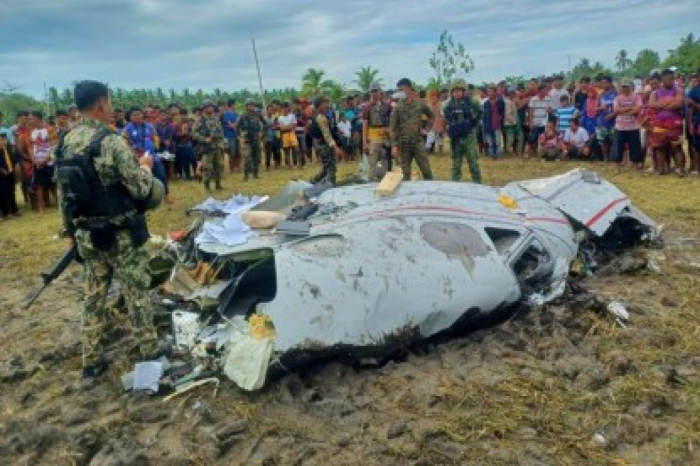 4 killed in plane crash in southern Philippines