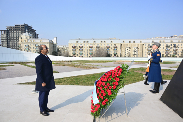 Bakou: le président somalien visite le Parc de la Victoire