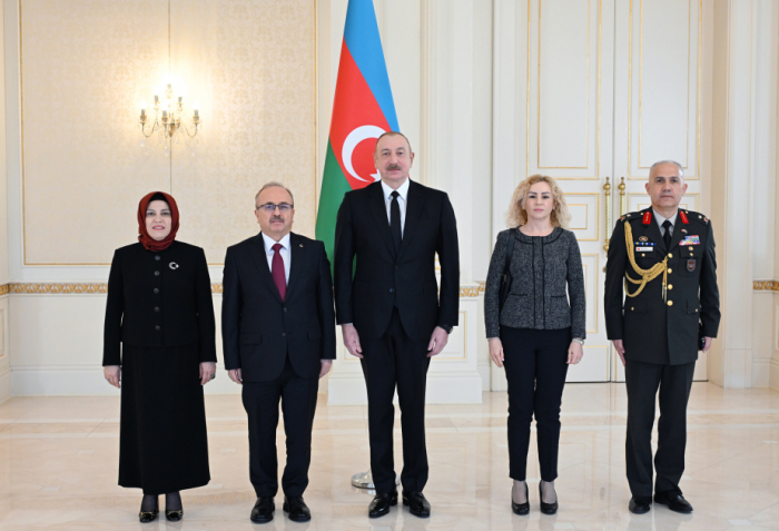  Le président azerbaïdjanais reçoit les lettres de créance du nouvel ambassadeur de Türkiye 