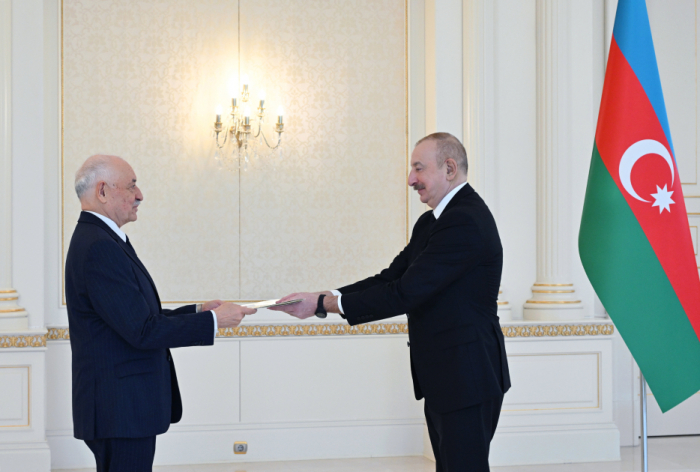  Ilham Aliyev a reçu les lettres de créance des nouveaux ambassadeurs du Paraguay et du Bélarus à Bakou 