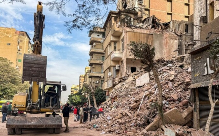 Cairo building collapse kills at least 10 people