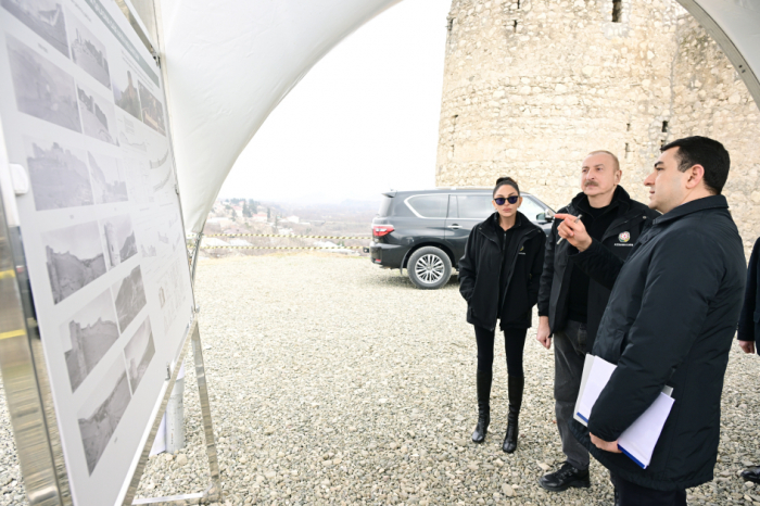  Ilham Aliyev prend connaissance du projet de conception de la forteresse d’Askéran 