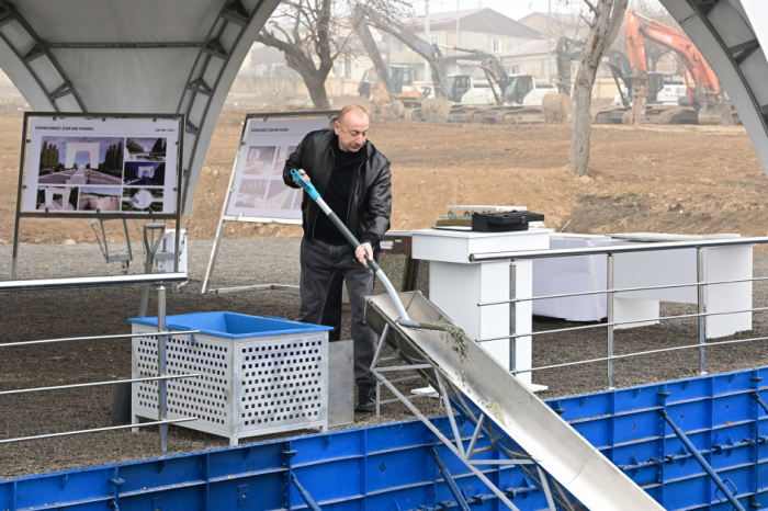   Präsident Ilham Aliyev nimmt an der Grundsteinlegungszeremonie für den Siegespark in Chankendi teil  