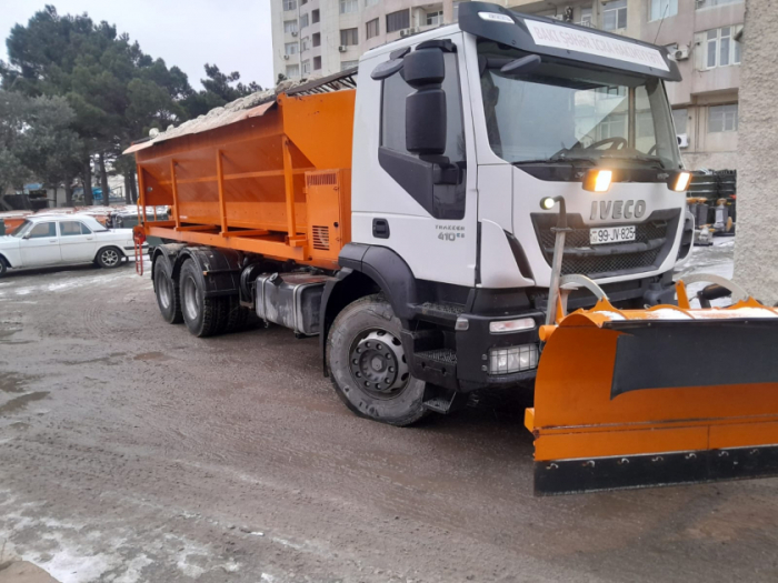 Bakının qardan təmizlənməsinə 100-ə yaxın texnika cəlb edilib