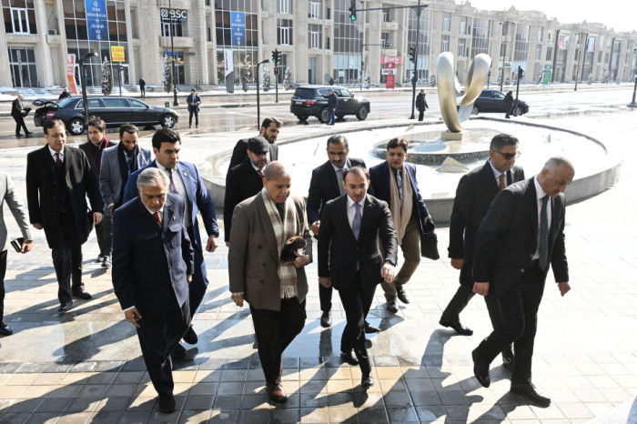  Pakistani PM visits "ASAN Khidmet" center in Baku - PHOTOS