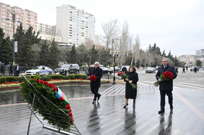   Des représentants d’État et de gouvernement visitent le mémorial du génocide de Khodjaly  