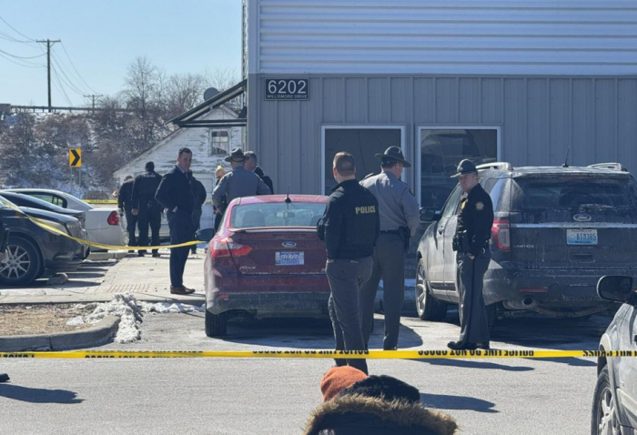 3 dead in shooting outside Kentucky drivers license office